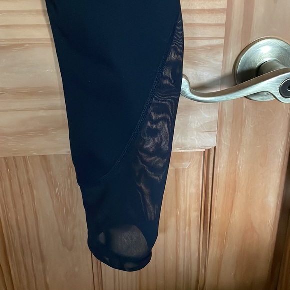 Women's Yoga Leggings with Side Pockets & Tummy Control- Medium - Picture 5 of 7